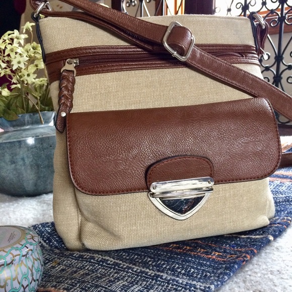 Handbags - PRICE ⬇️ Tan and brown crossbody bag